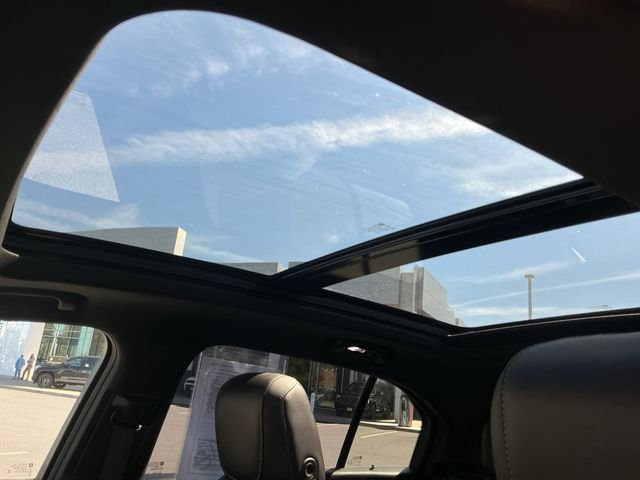Used 2019 White Cadillac Premium Luxury image 27
