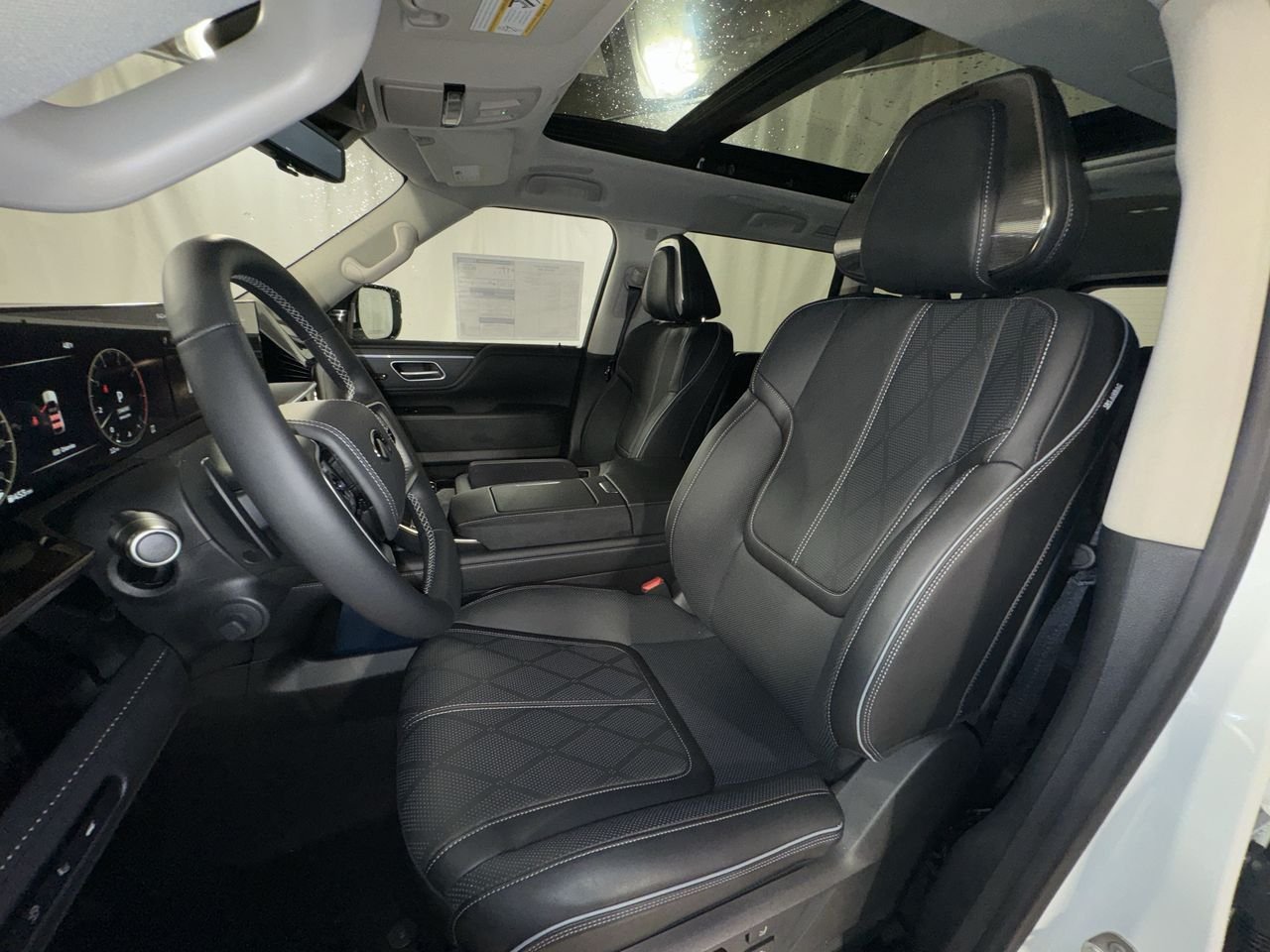 2025 INFINITI QX80 Sensory 4WD - Photo 13