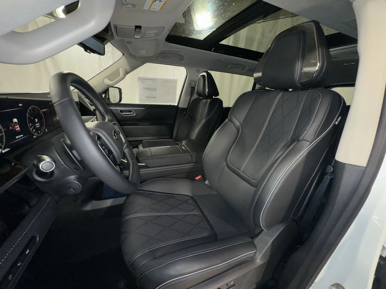 2025 INFINITI QX80 Sensory 4WD - Photo 13