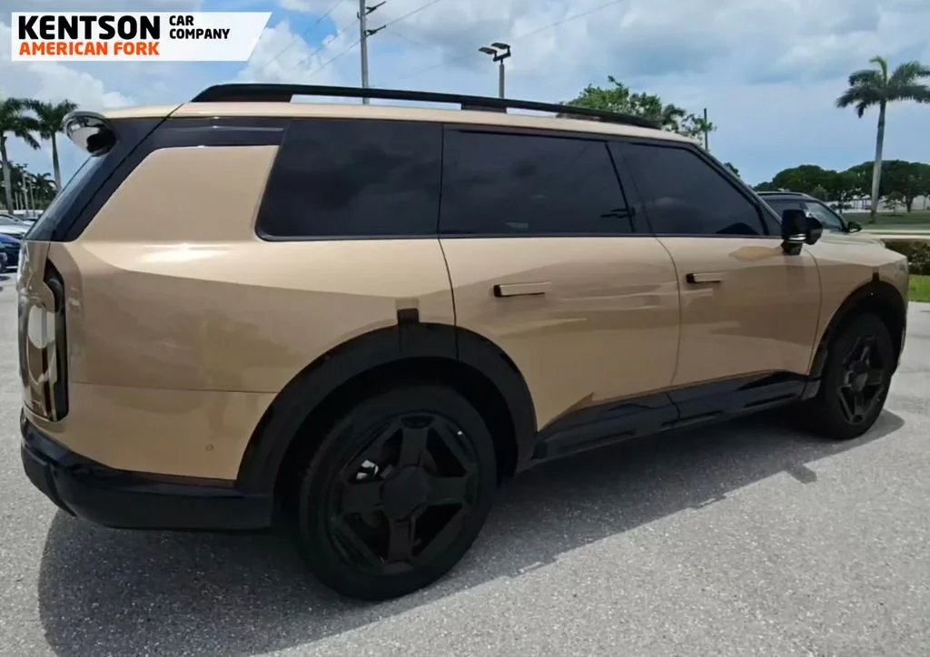 Used 2027 Brown Kia X-Line SX-Prestige image 2
