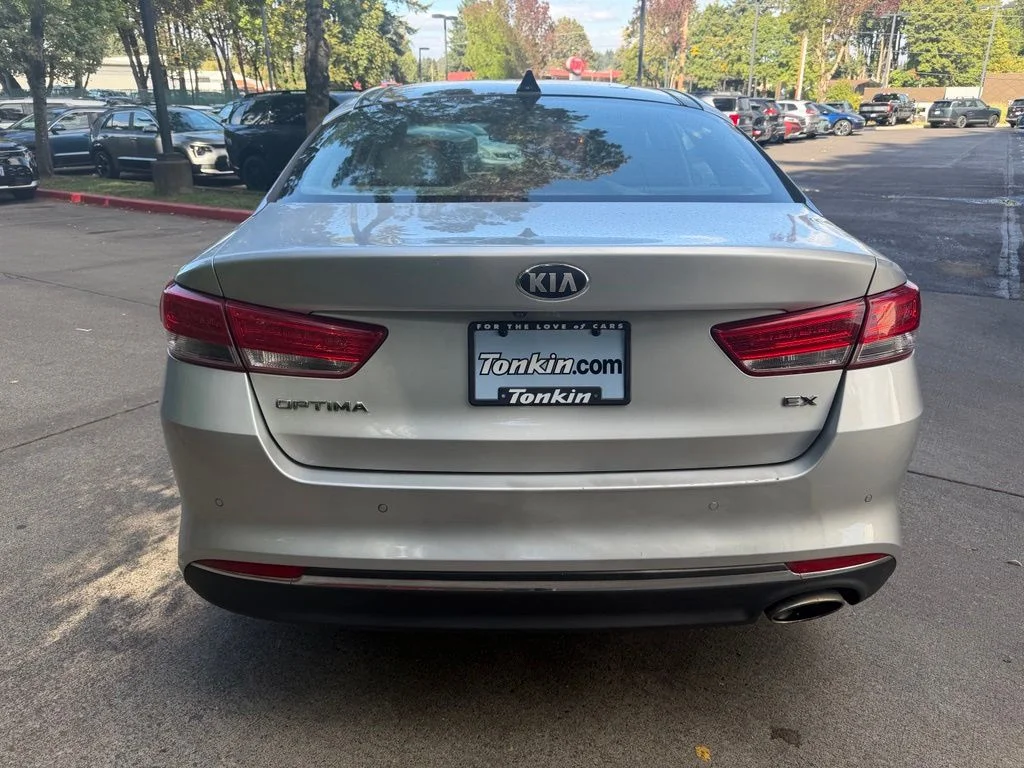 Used 2018 Sparkling Silver Kia EX image 5
