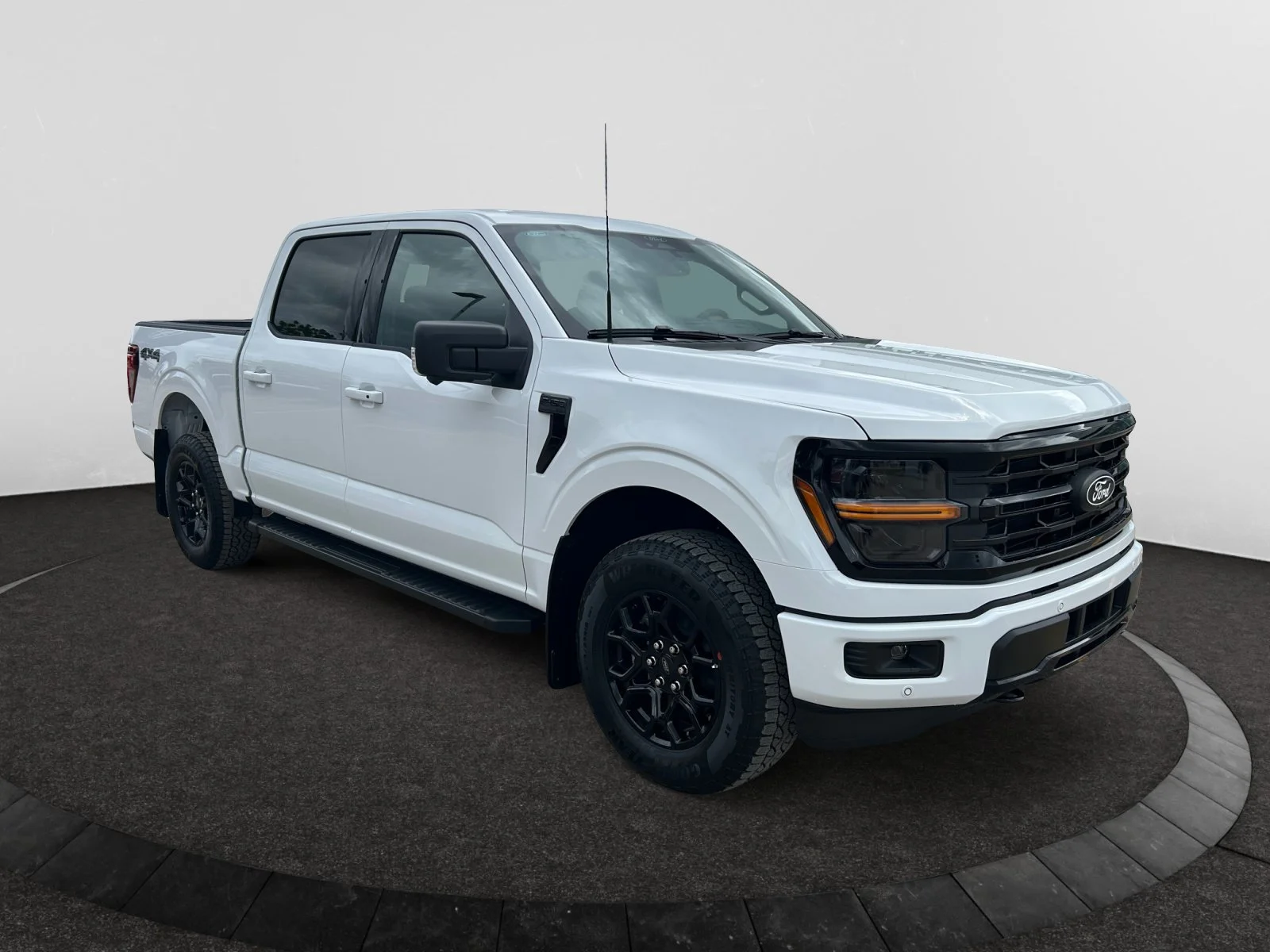 New 2026 Oxford White Ford XLT image 7