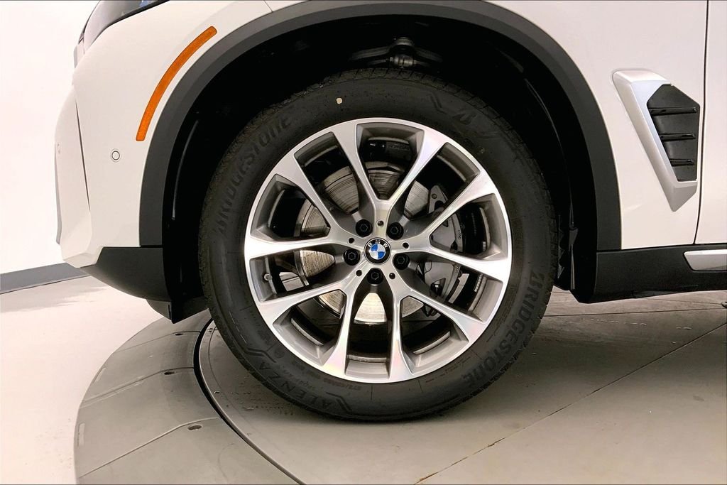 Used 2026 Mineral White Metallic BMW  image 9