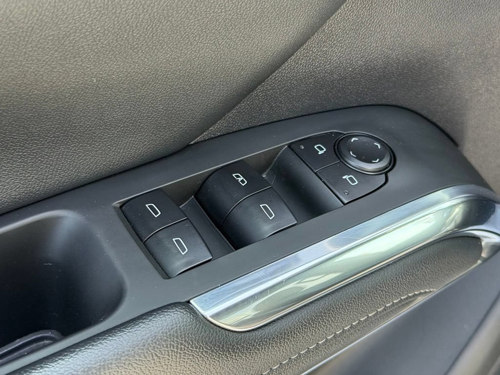 Used 2025 Summit White Chevrolet LT image 32