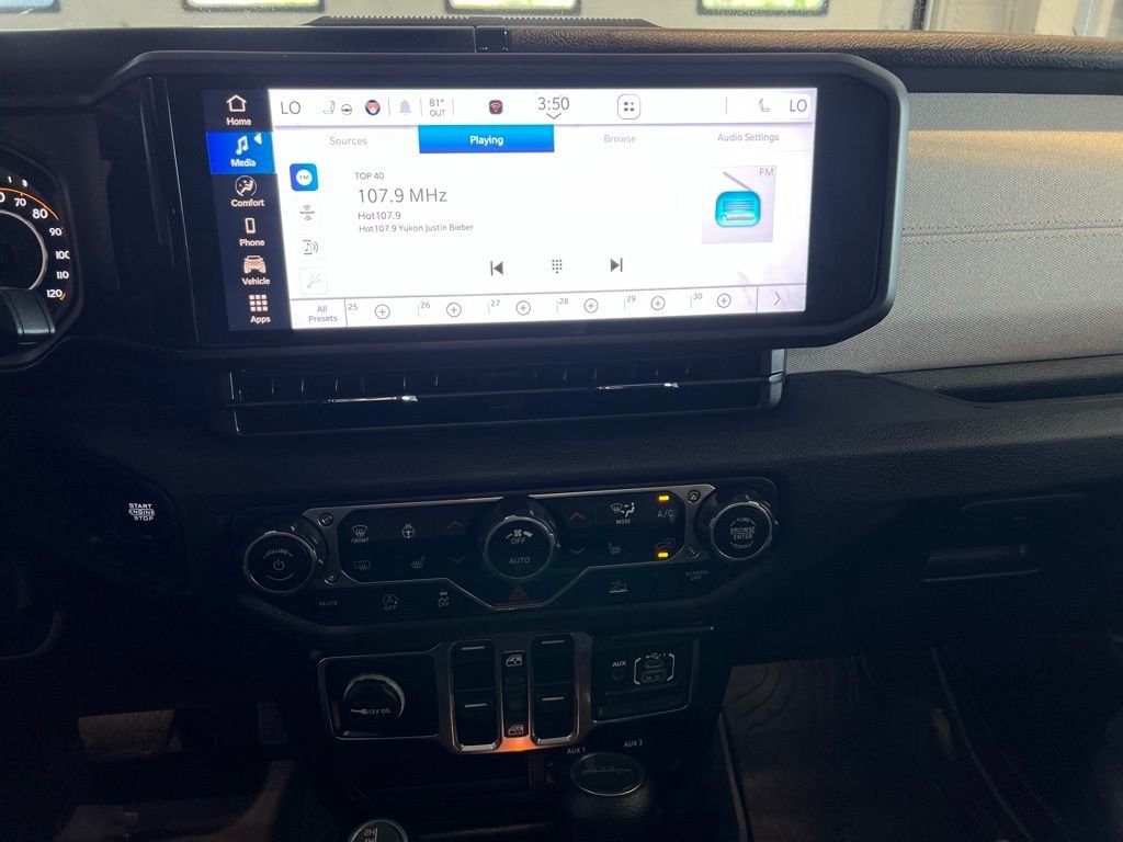 Used 2025 Granite Crystal Metallic Clear Jeep Sport S image 20