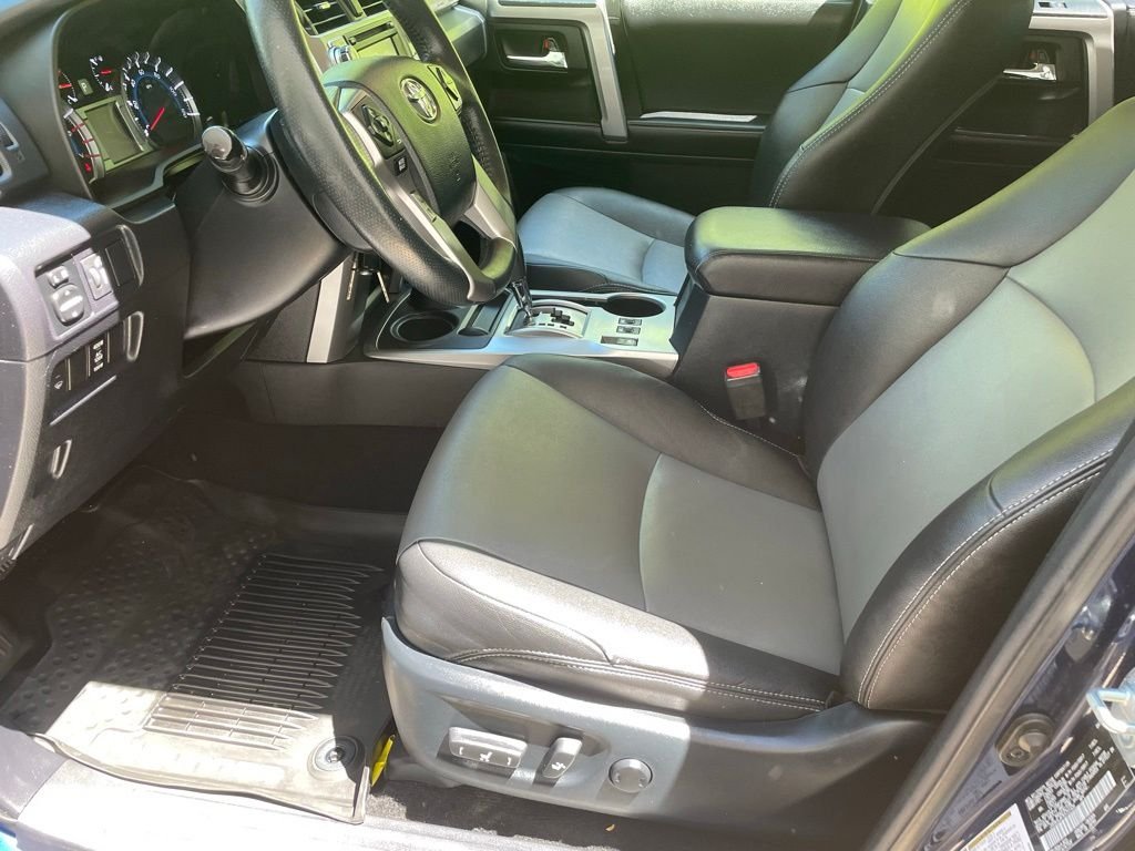Used 2019 Nautical Blue Metallic Toyota SR5 Premium image 11