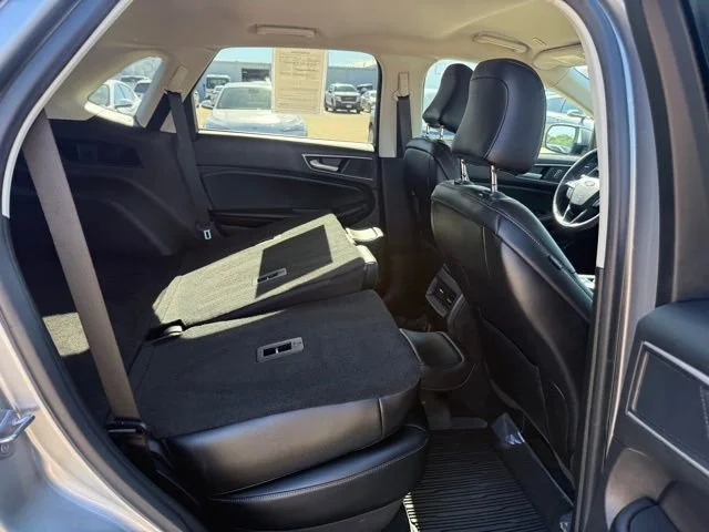 Used 2022 Black Ford SEL image 43
