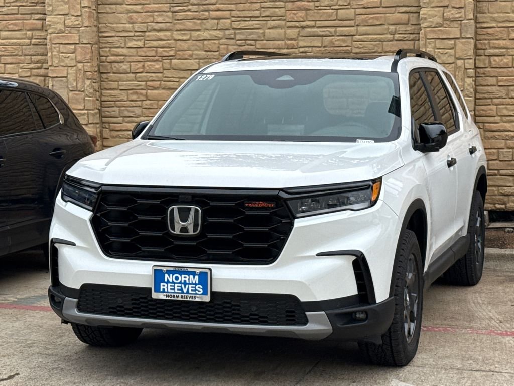 2025 Honda Pilot TrailSport AWD's photo