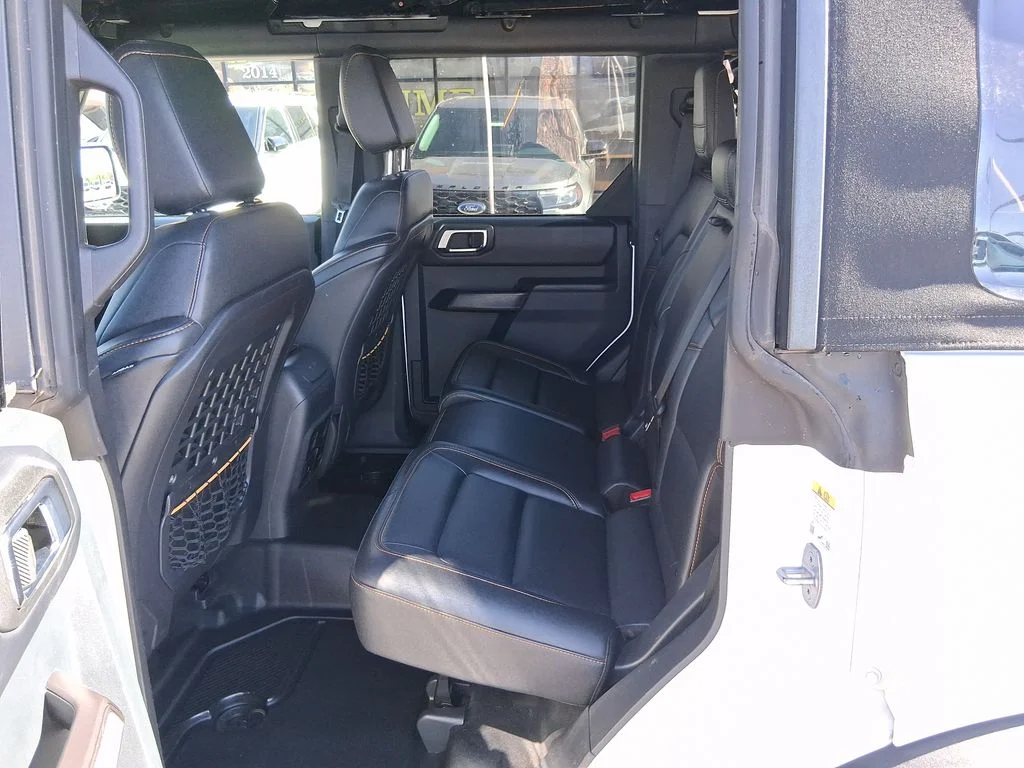 Used 2024 Oxford White Ford Badlands image 24