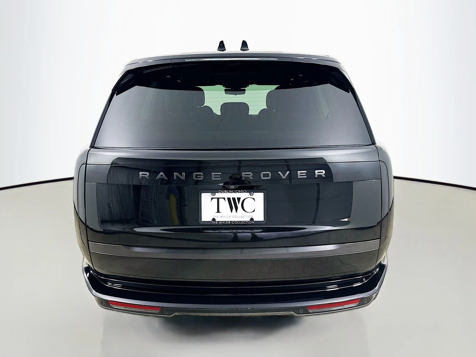 Used 2024  Land Rover  image 6