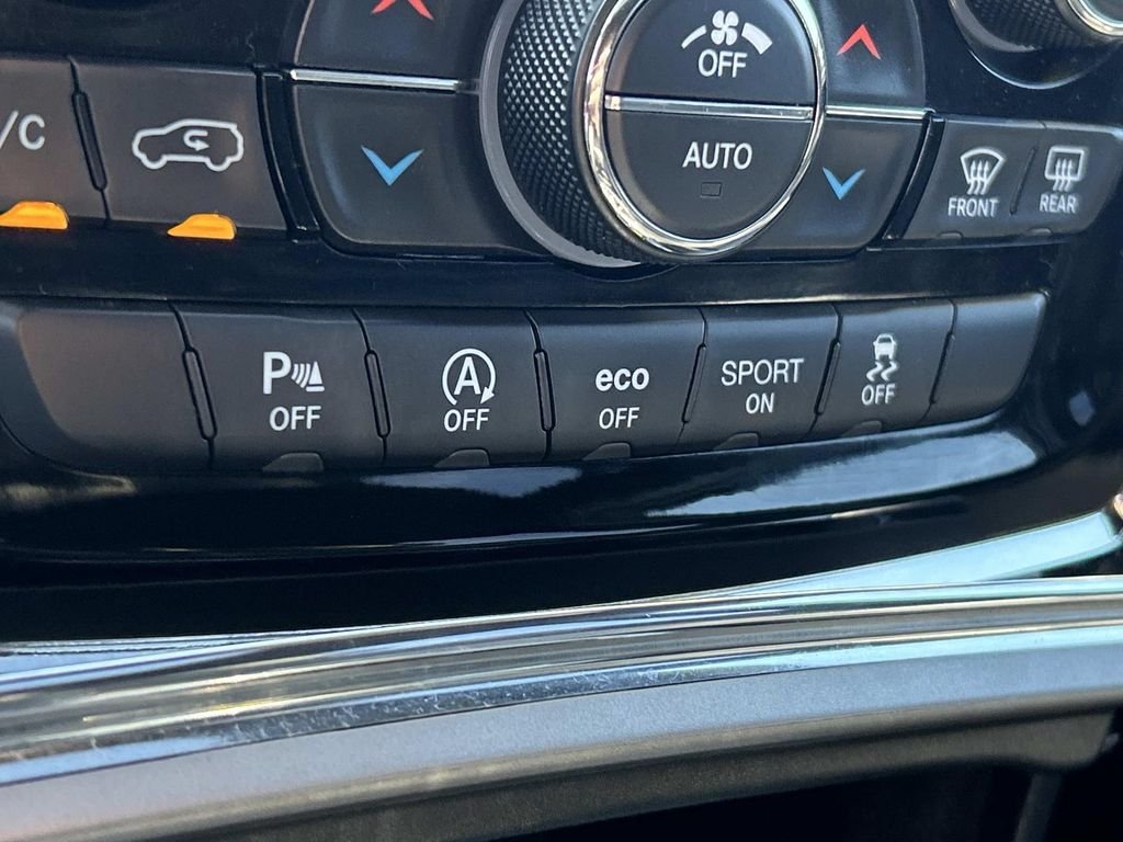 Used 2019 White Jeep Limited image 25