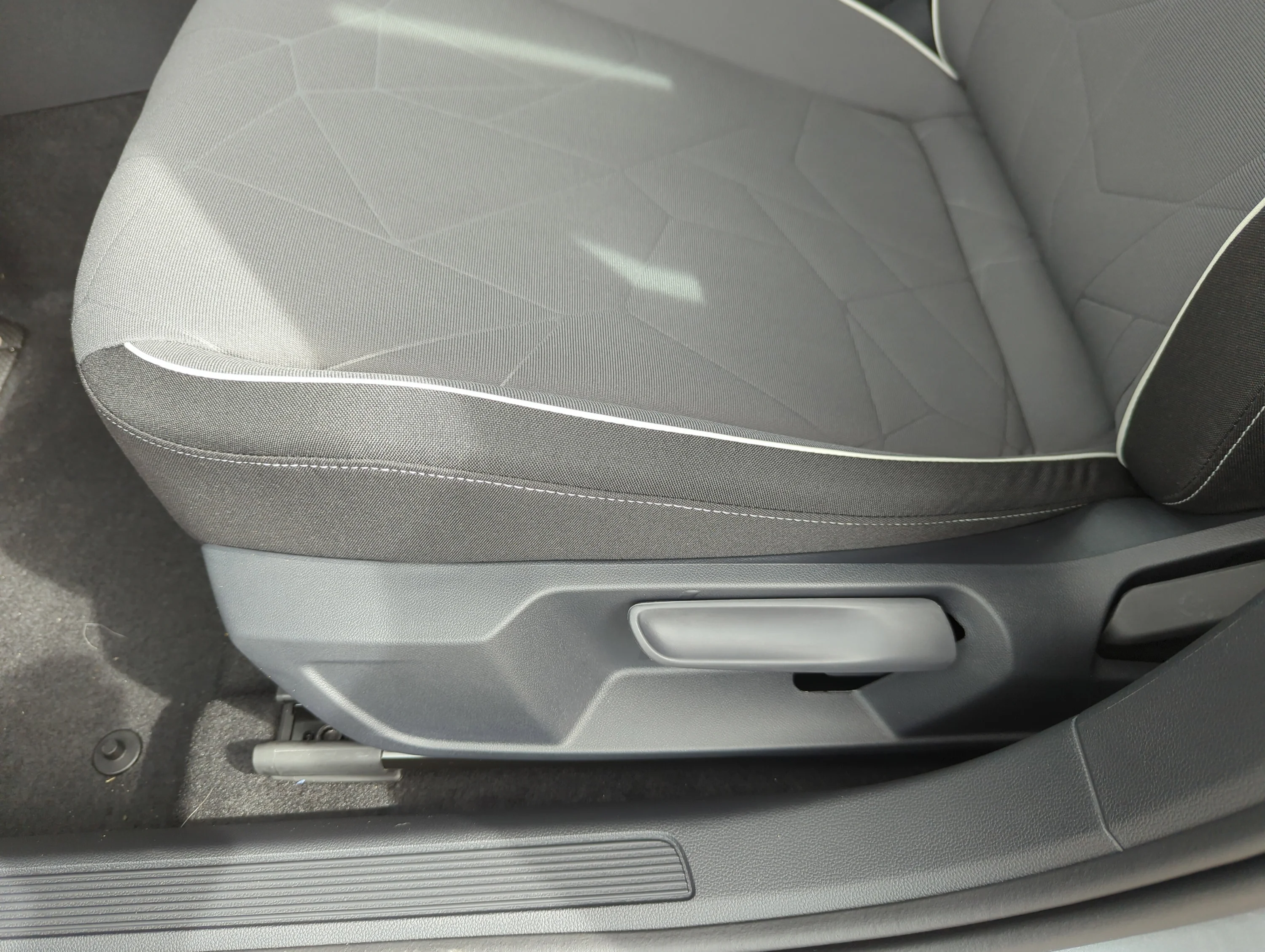 Used 2026 PYRITE SILVER M Volkswagen Sport image 33