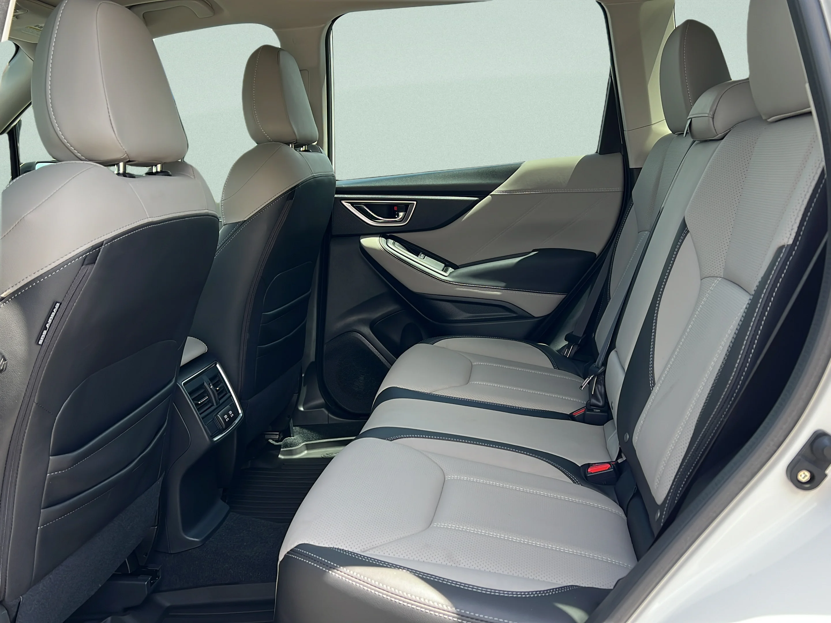 Used 2023 Crystal White Pearl Subaru Limited image 11