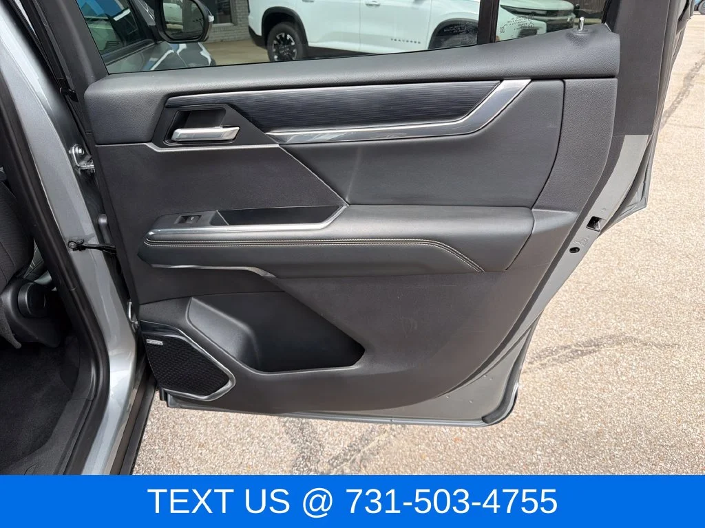 Used 2025 Silver GMC Elevation image 27