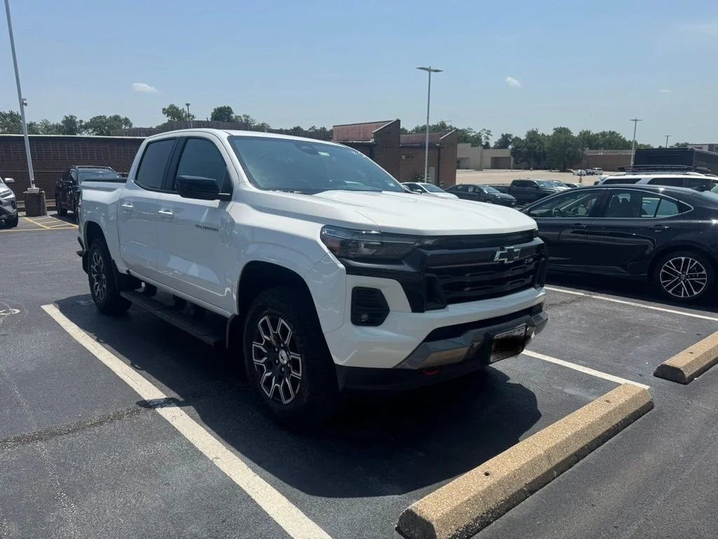Used 2023 White Chevrolet Z71 image 11