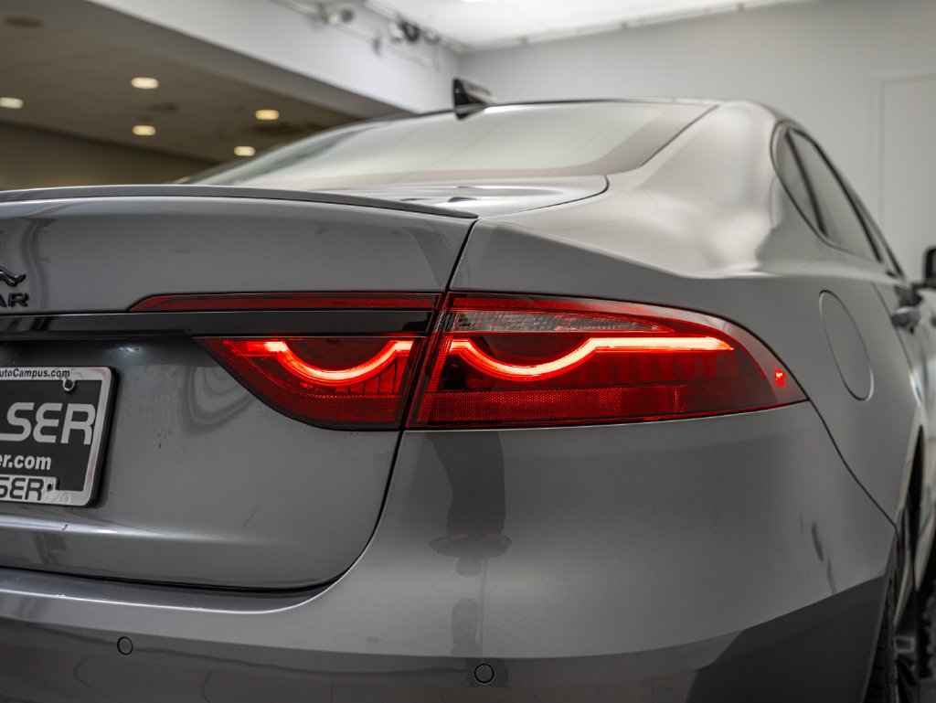 Used 2024 Eiger Gray Metallic Jaguar R-Dynamic SE image 14