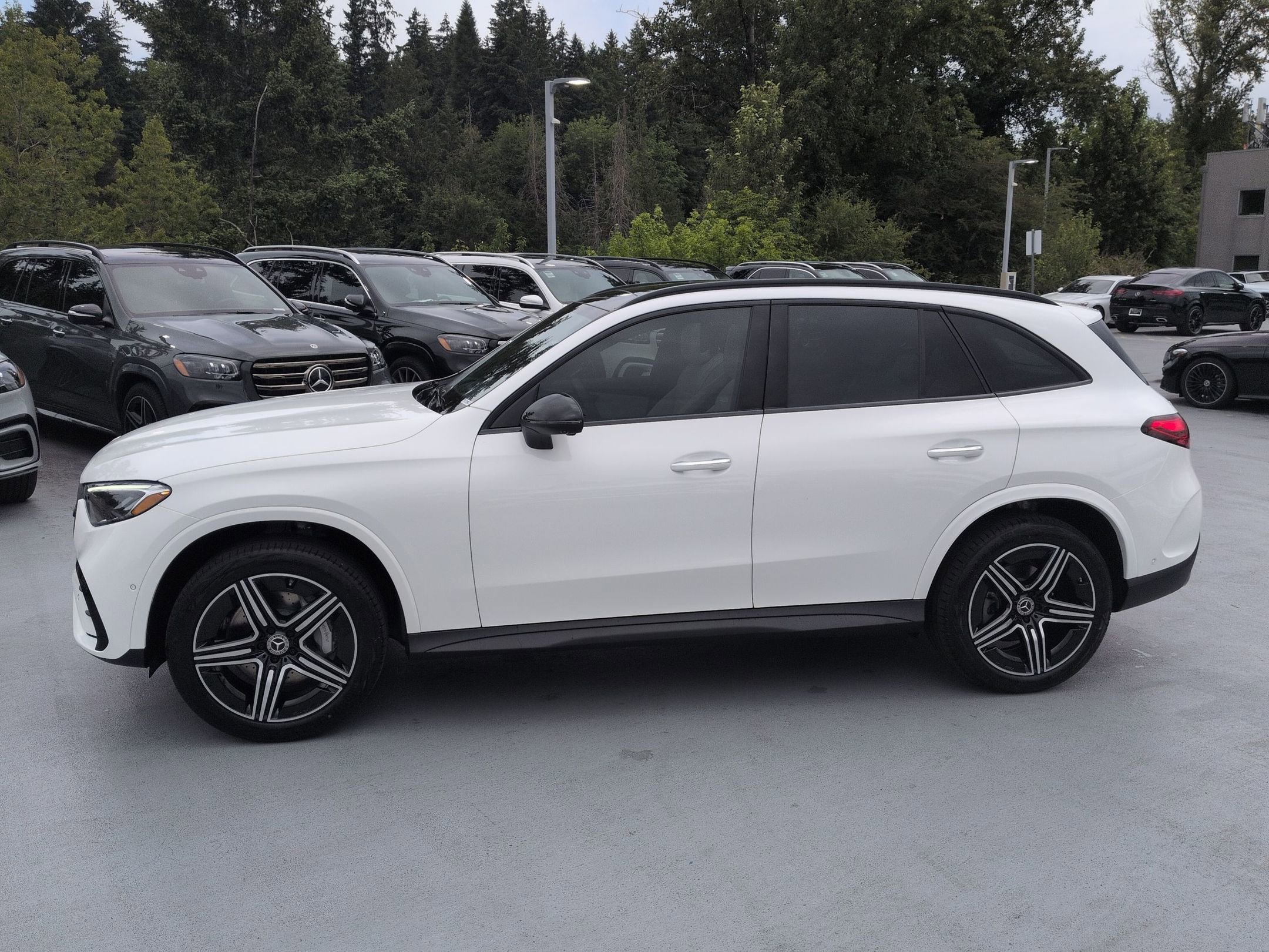New 2026 Polar White Mercedes-Benz GLC 300 image 40