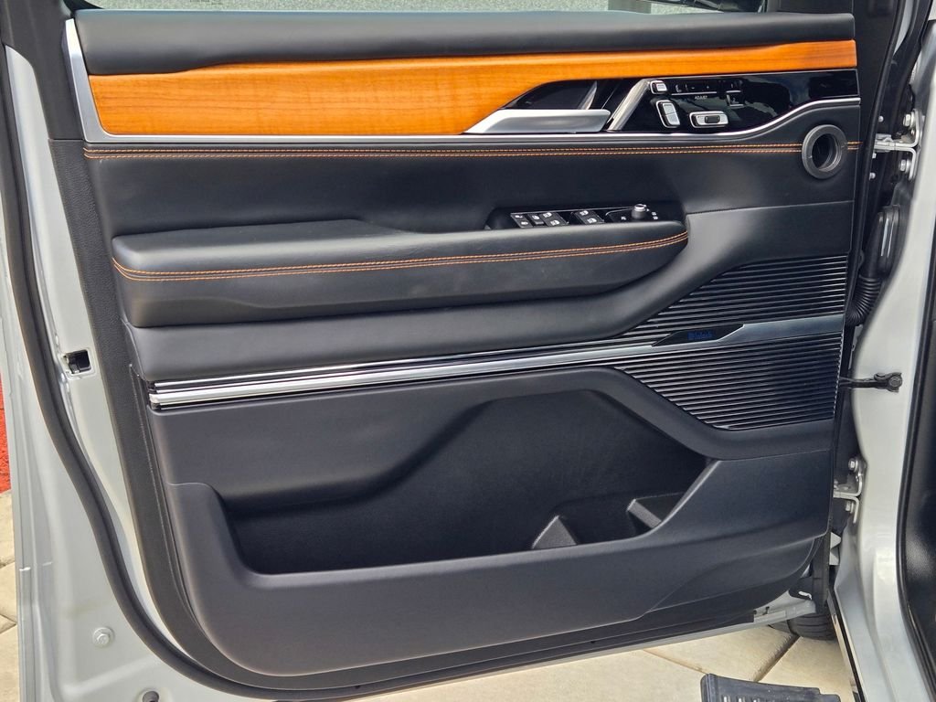 2024 Jeep Grand Wagoneer L Series III - Photo 33