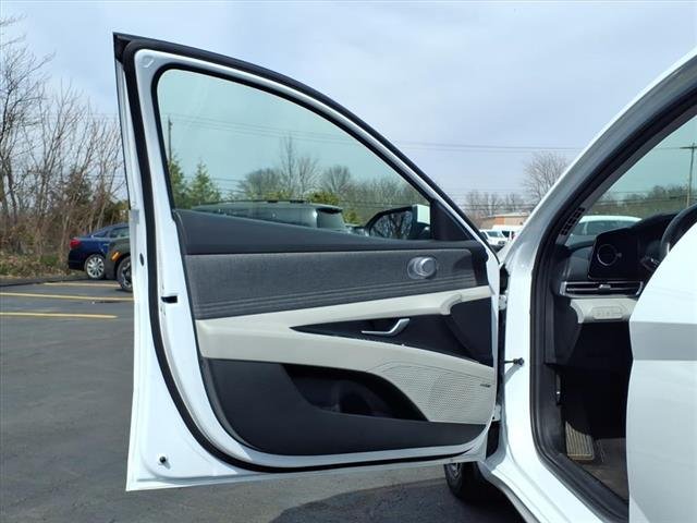 2024 Hyundai Elantra Limited - Photo 24