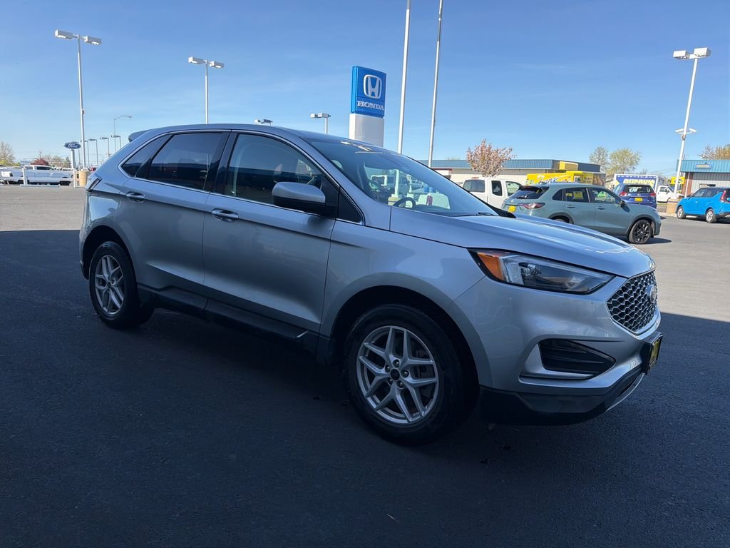 Used 2023 Silver Ford SEL image 7
