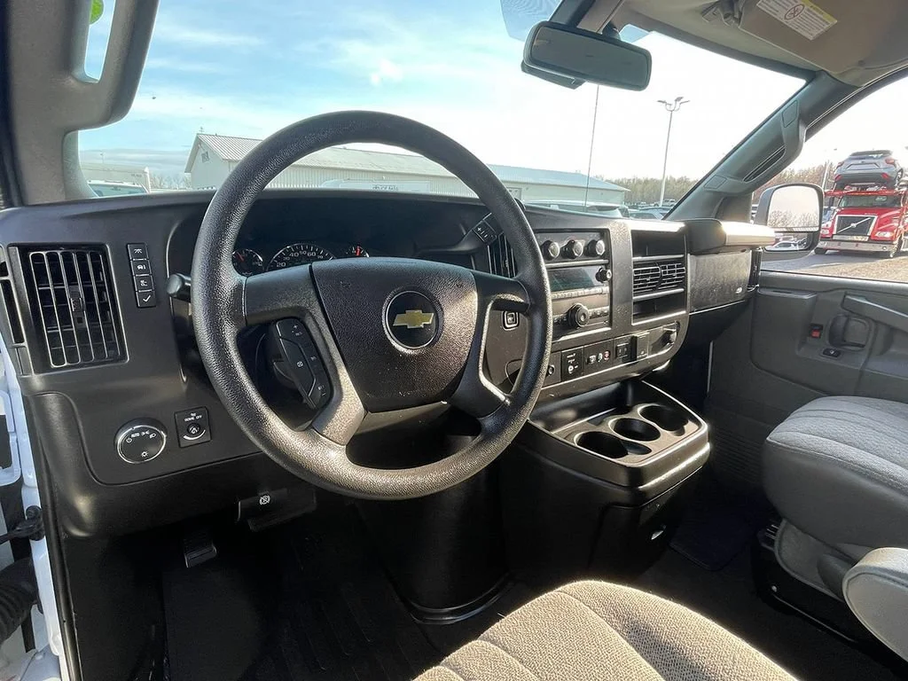 Used 2025 Summit White Chevrolet 1LT image 22