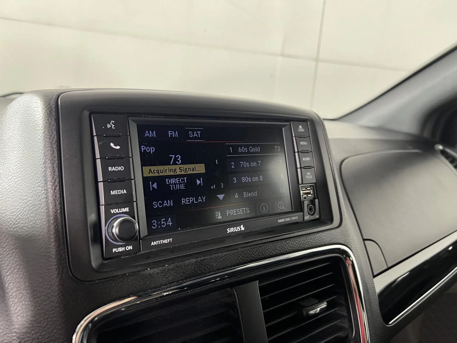 Used 2019 Granite Pearlcoat Dodge SXT image 23