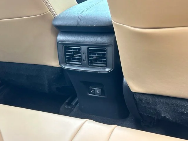Used 2021  Toyota XLE Premium image 37