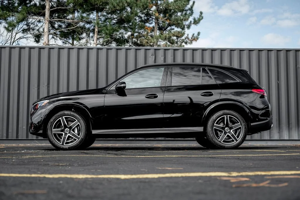 New 2027 Black Mercedes-Benz GLC 300 image 36