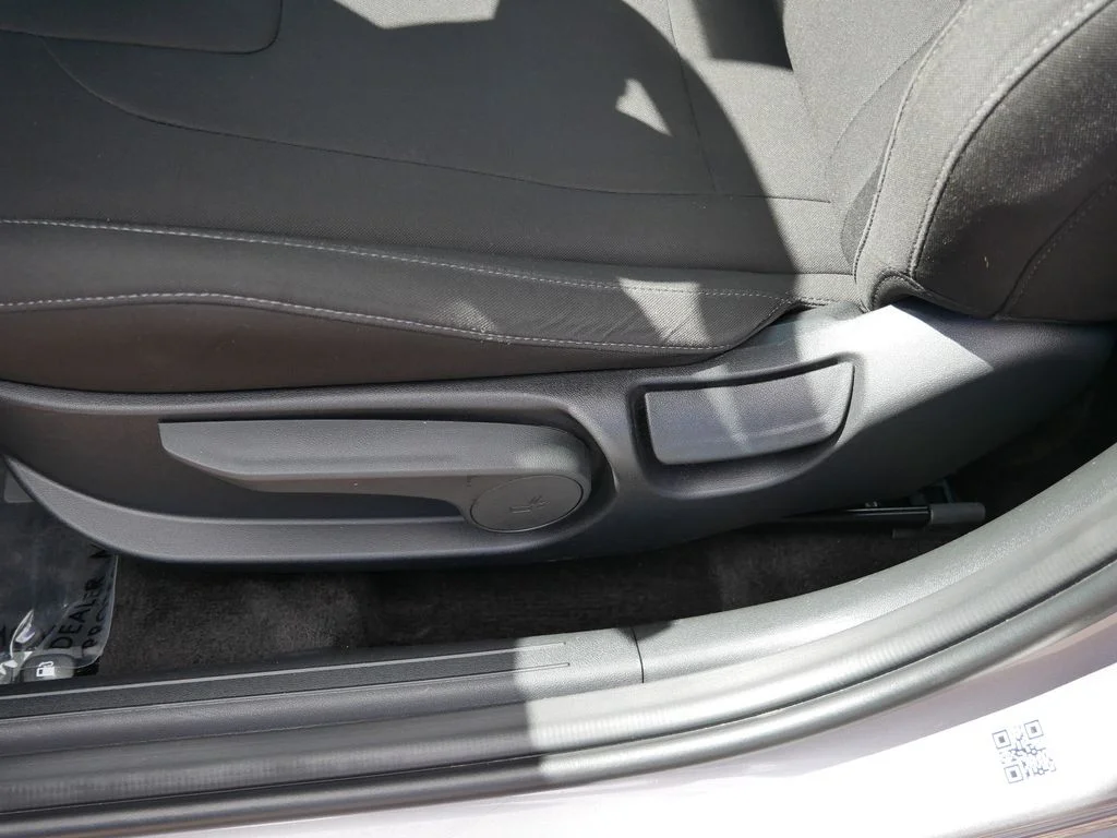Certified Used 2025  Hyundai SEL Convenience image 15