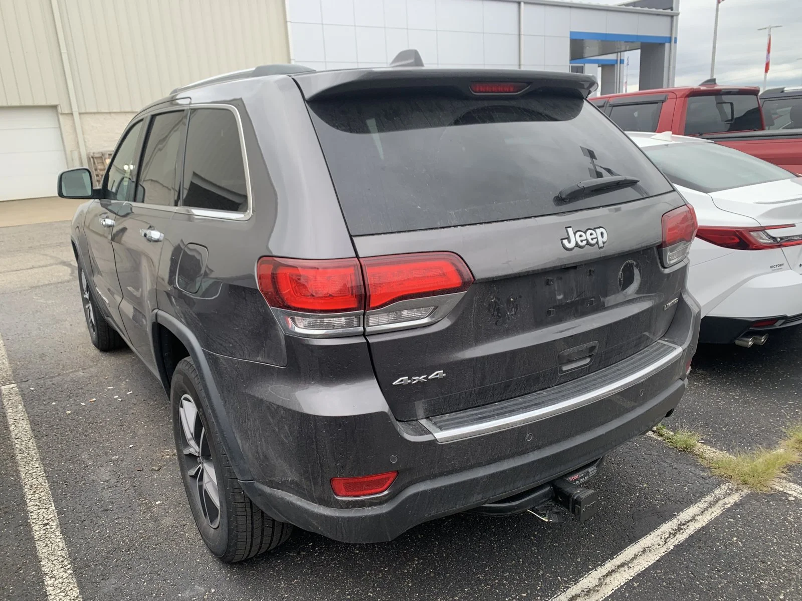 Used 2020 Gray Jeep Limited 4x4 image 4