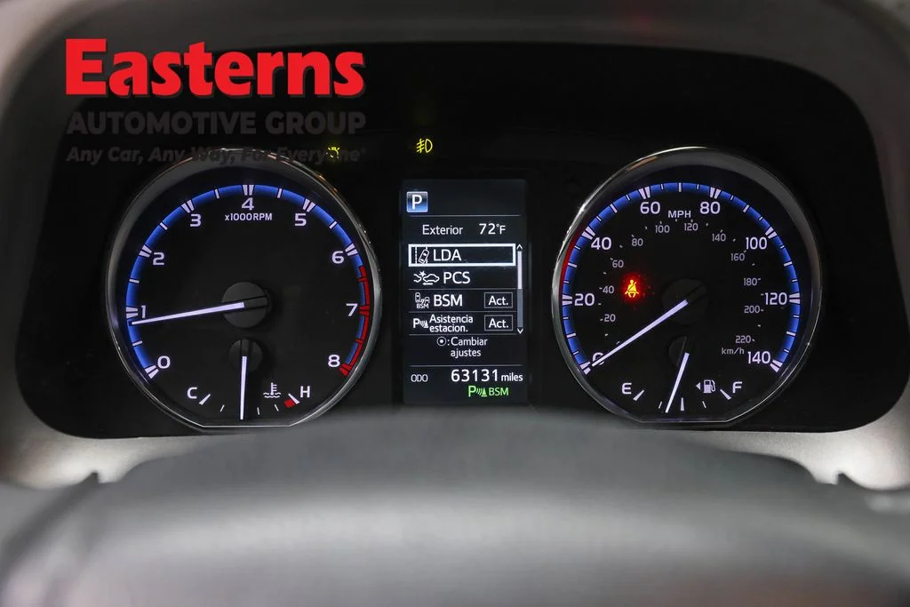 Used 2016 Black Toyota XLE image 18