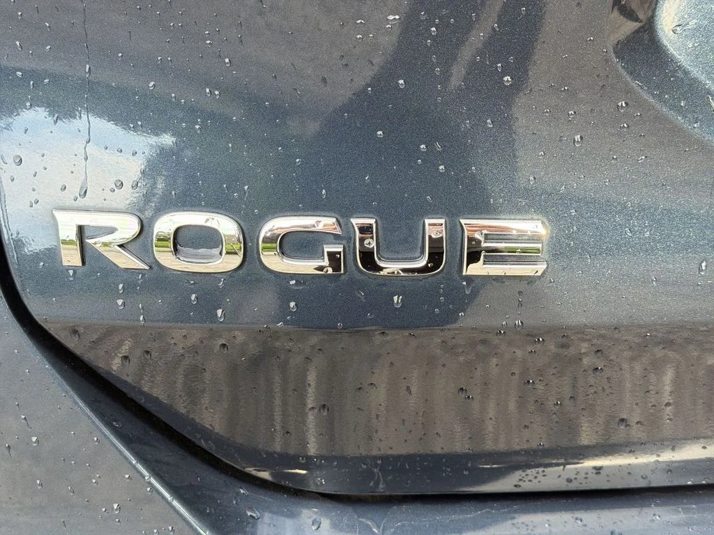 Used 2016 Blue Nissan SL image 28