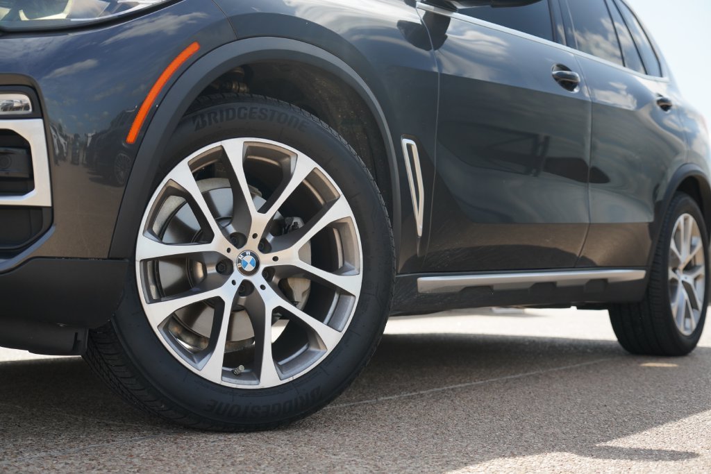 Used 2020 Dark Graphite BMW sDrive40i image 3