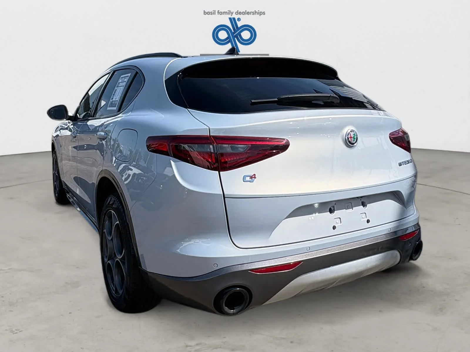 Used 2022 Moonlight Gray Metallic Alfa Romeo Ti image 5