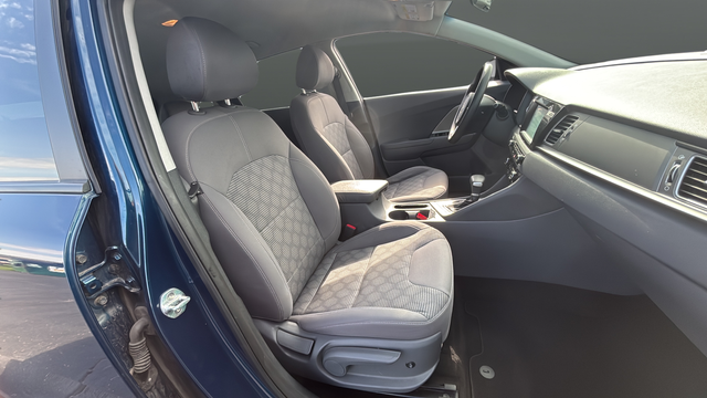 Used 2019 Deep Cerulean Kia LX image 23