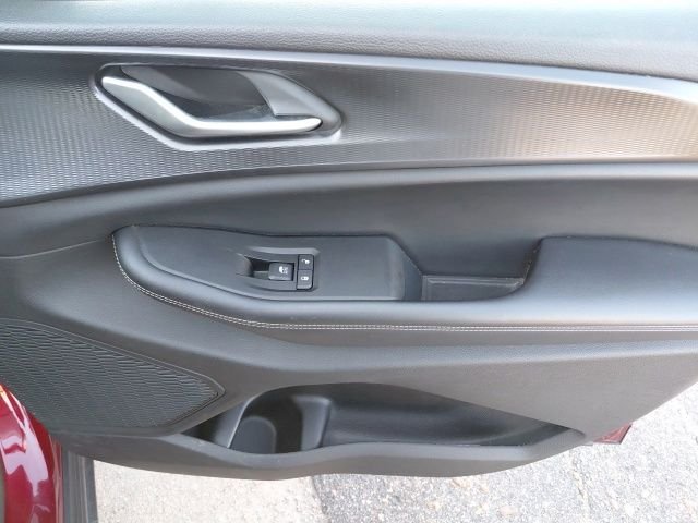 Used 2023 Red Jeep Altitude image 29