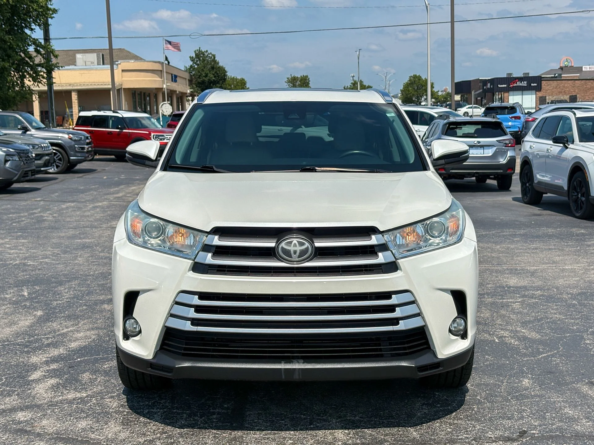Used 2019 White Toyota XLE image 4