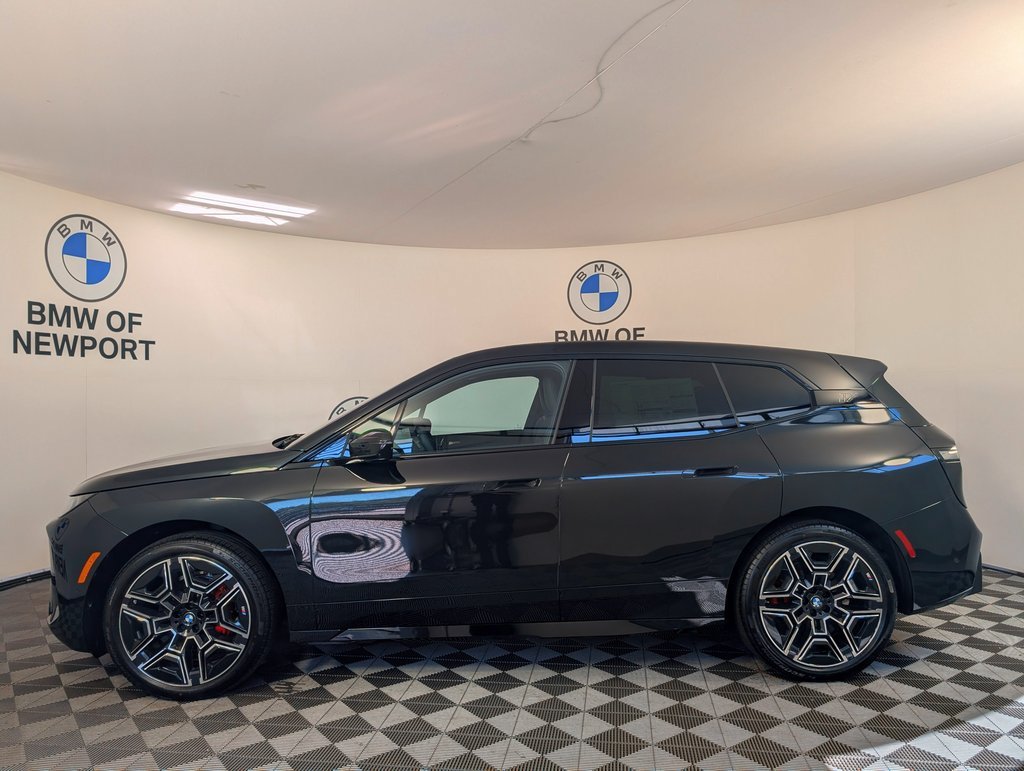 Used 2026 Black BMW xDrive60 image 9