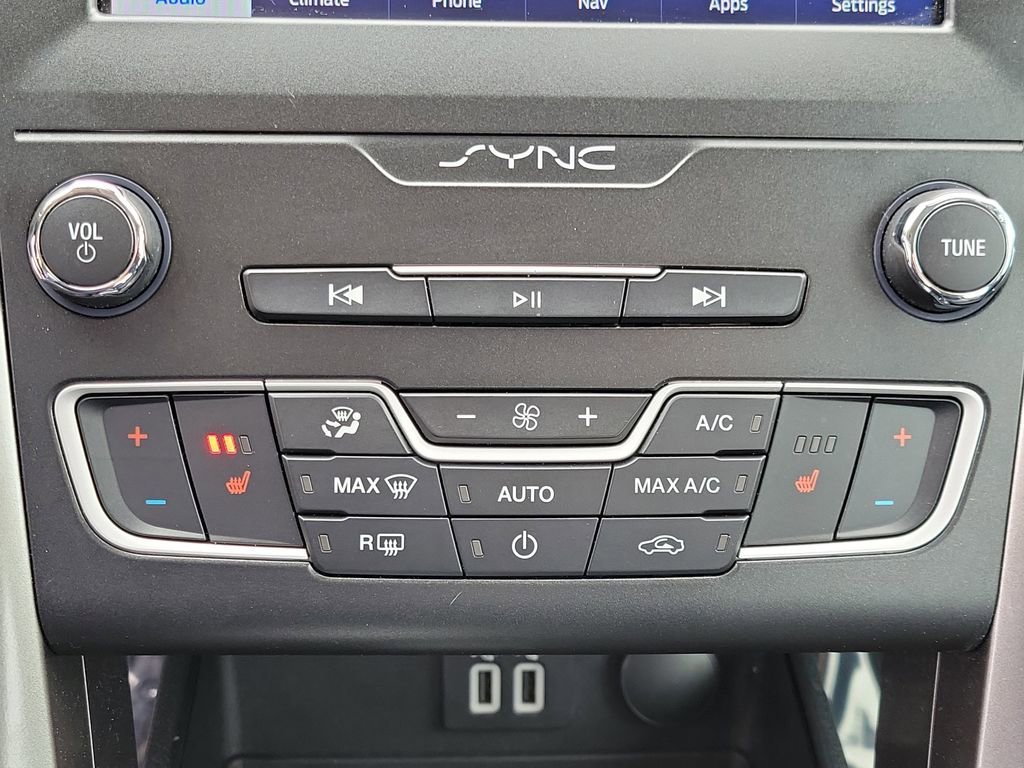Used 2020 Red Ford SEL image 26