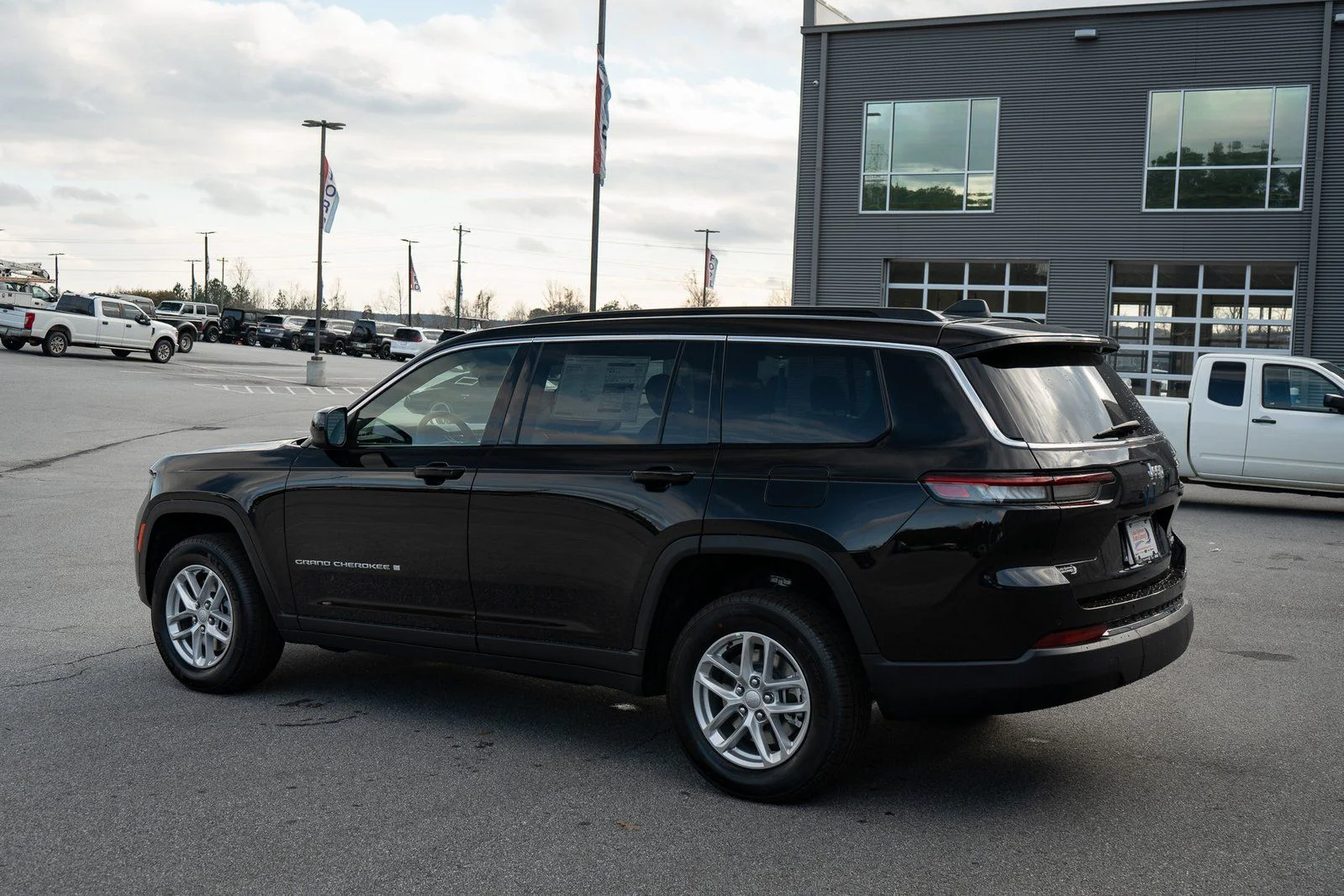 Used 2025 Black Jeep Laredo image 7