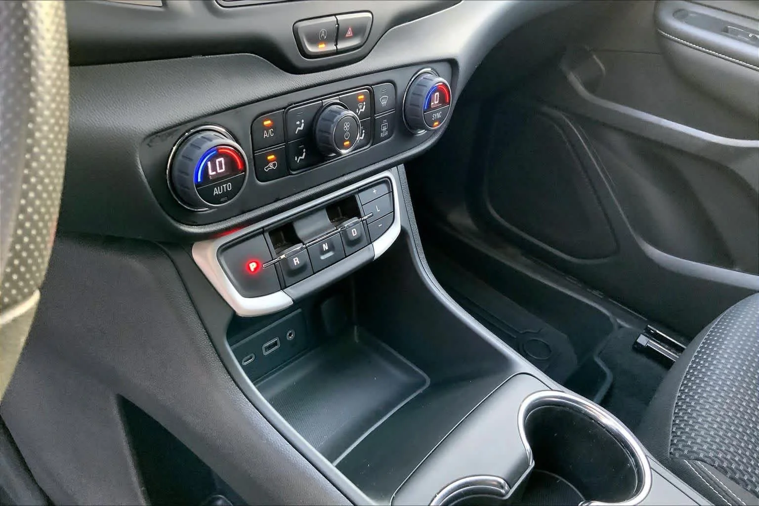 Used 2022 Summit White GMC SLE image 16