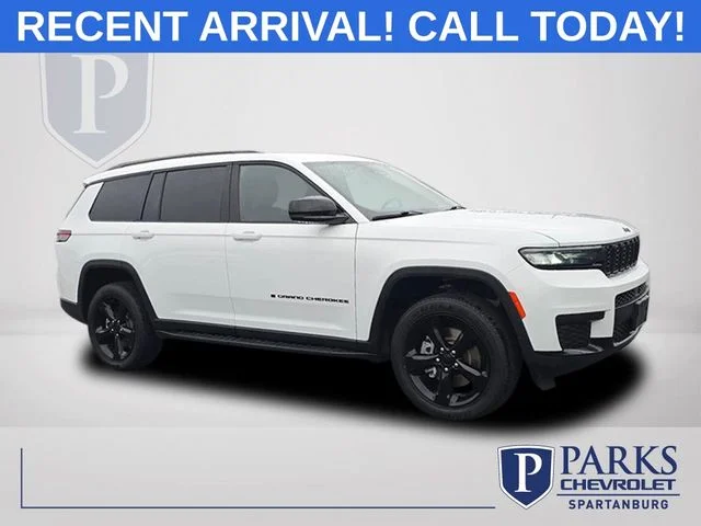 Used 2023 White Jeep Altitude image 1