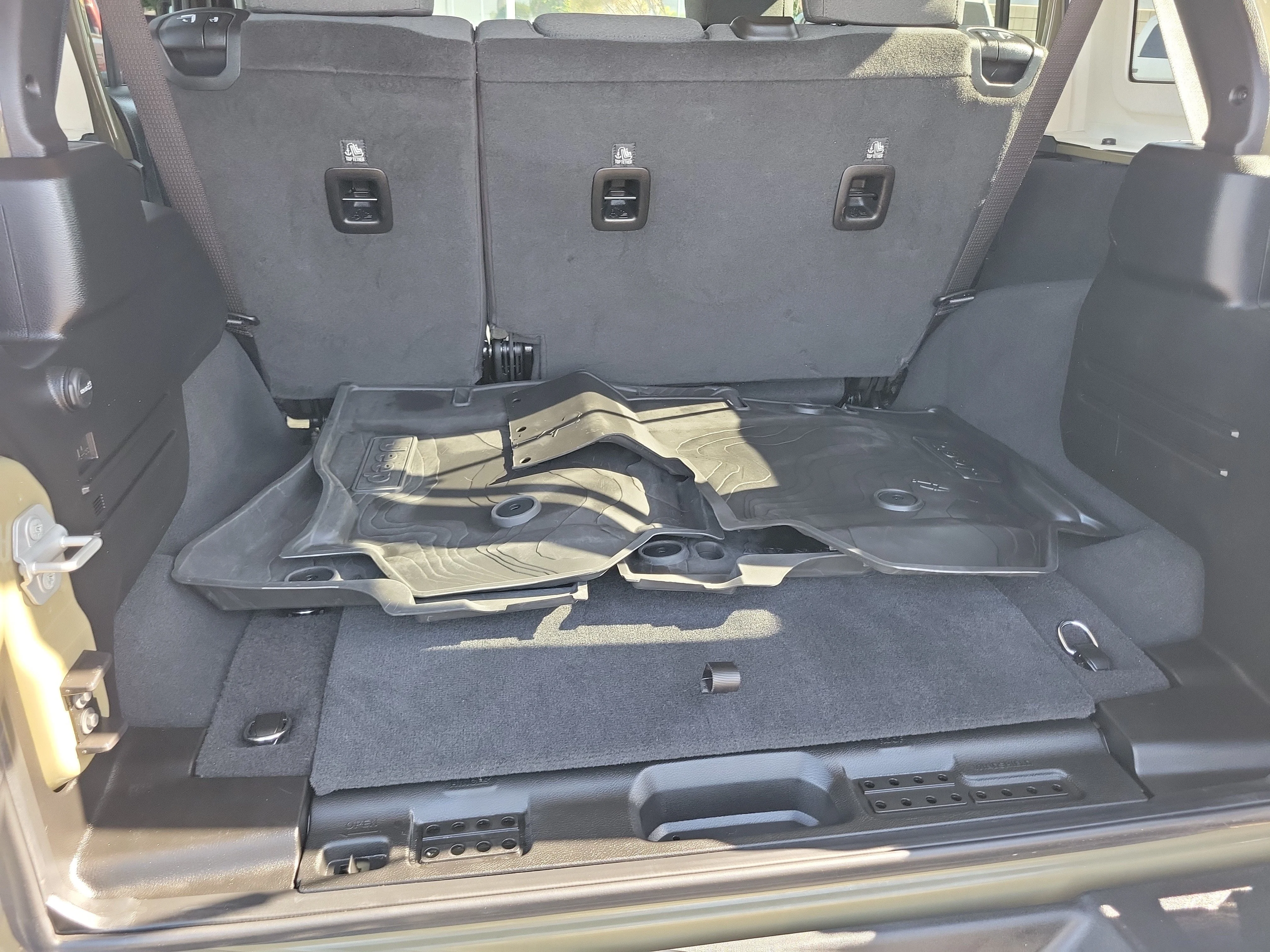 Used 2025 Green Jeep Sport S image 27