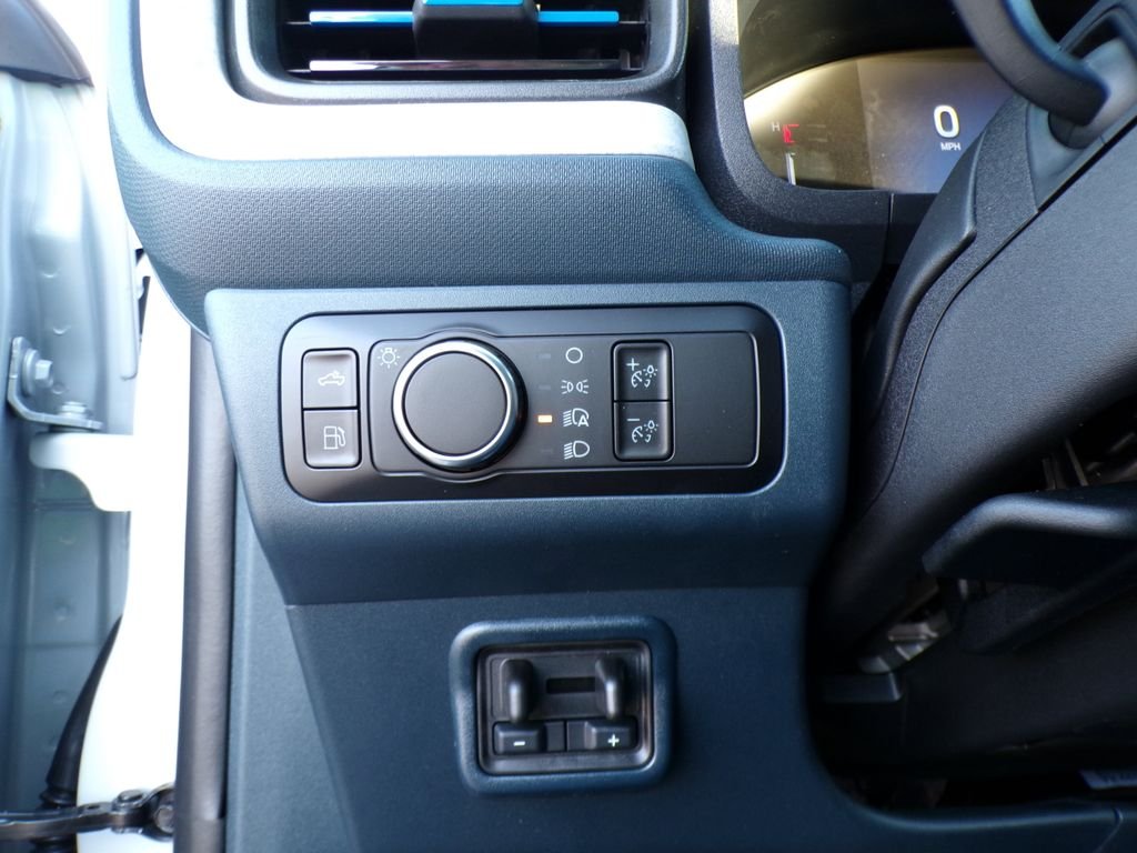 New 2026 Space White Metallic Ford XLT image 12