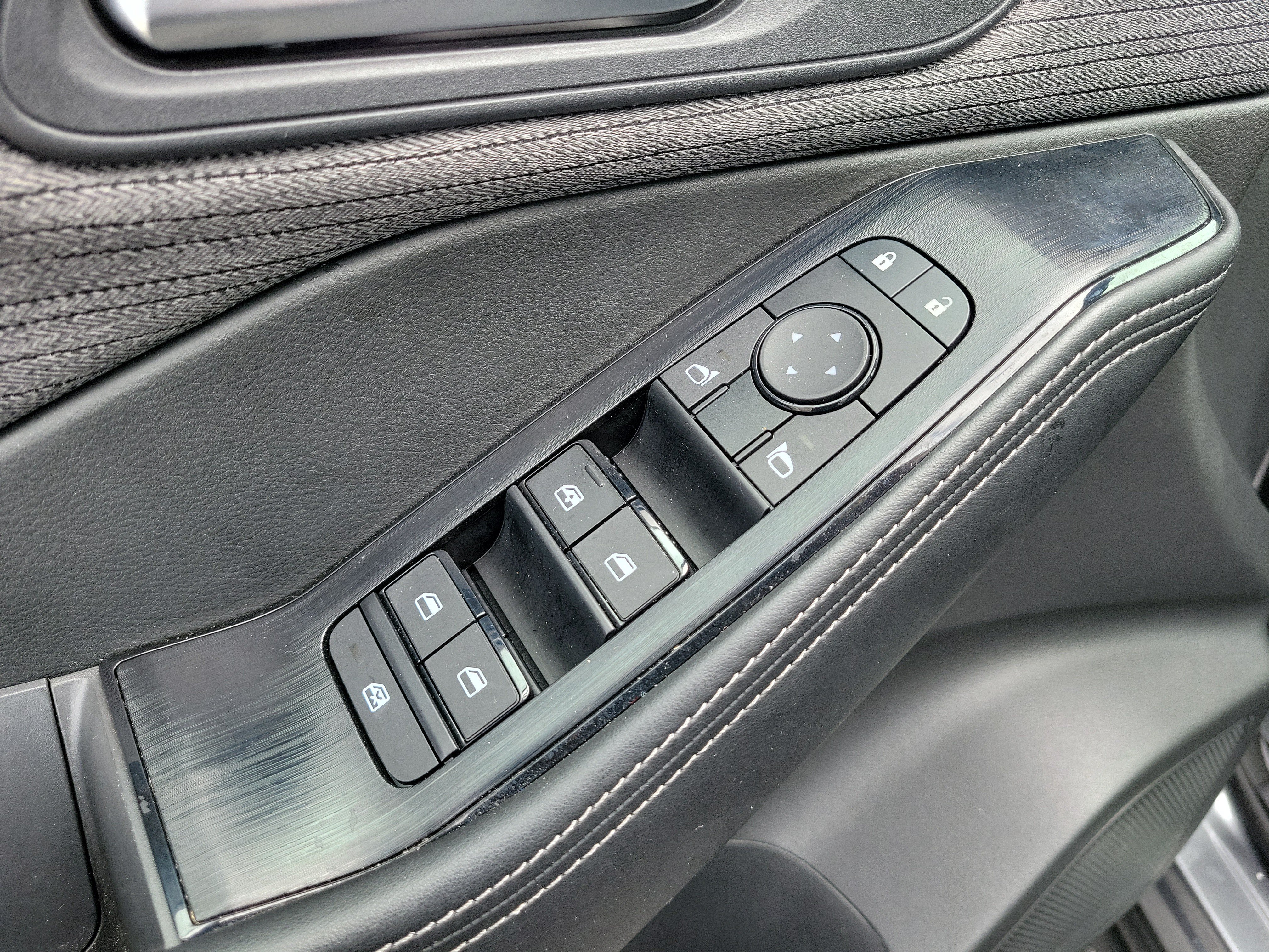 Used 2023 Gun Metallic Nissan SV image 12