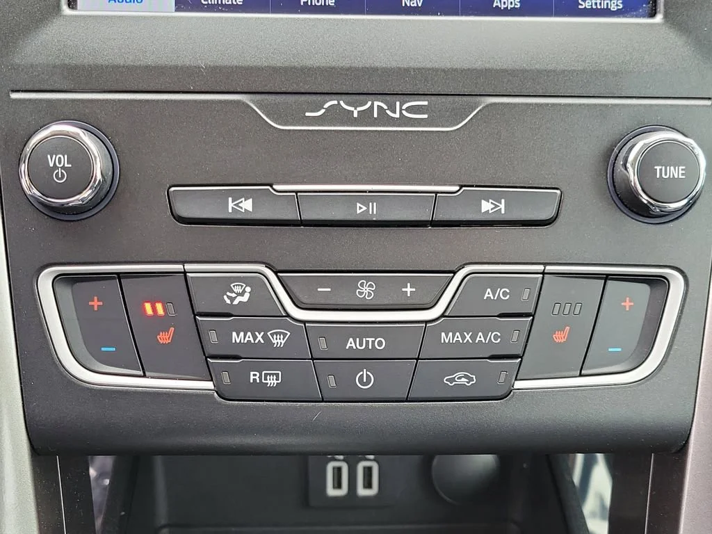 Used 2020 Red Ford SEL image 26
