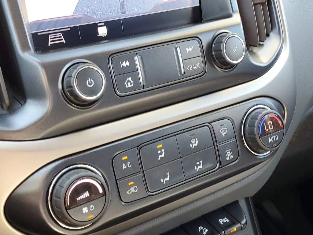 Used 2019 Gray Chevrolet Z71 image 23