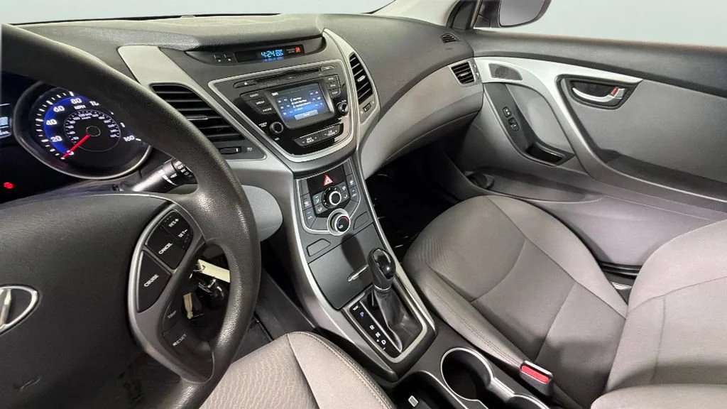 Used 2016 White Hyundai SE image 19
