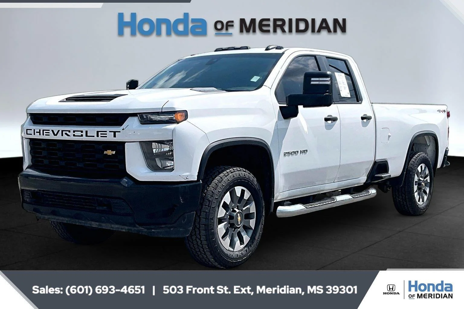 Used 2023 Summit White Chevrolet Custom image 10
