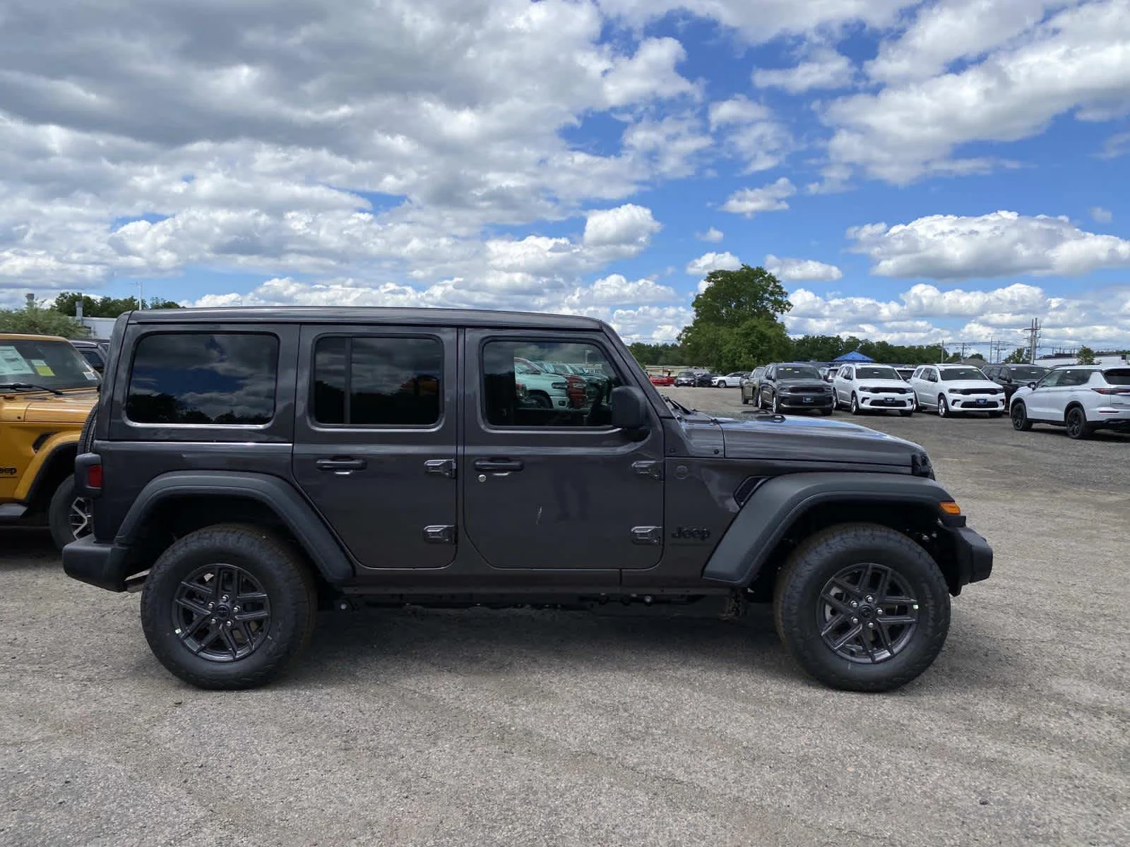 New 2026 Granite Crystal Metallic Clear-Coat Exterior Paint Jeep Sport S image 2